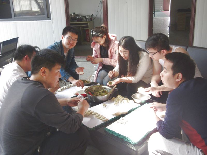 公司包餃子